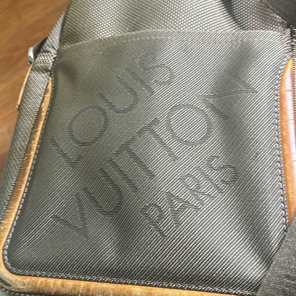 LOUIS VUITTON
Damier Geant Citadin Messenger Terre
📌 strap needs repair - Picture 2 of 8